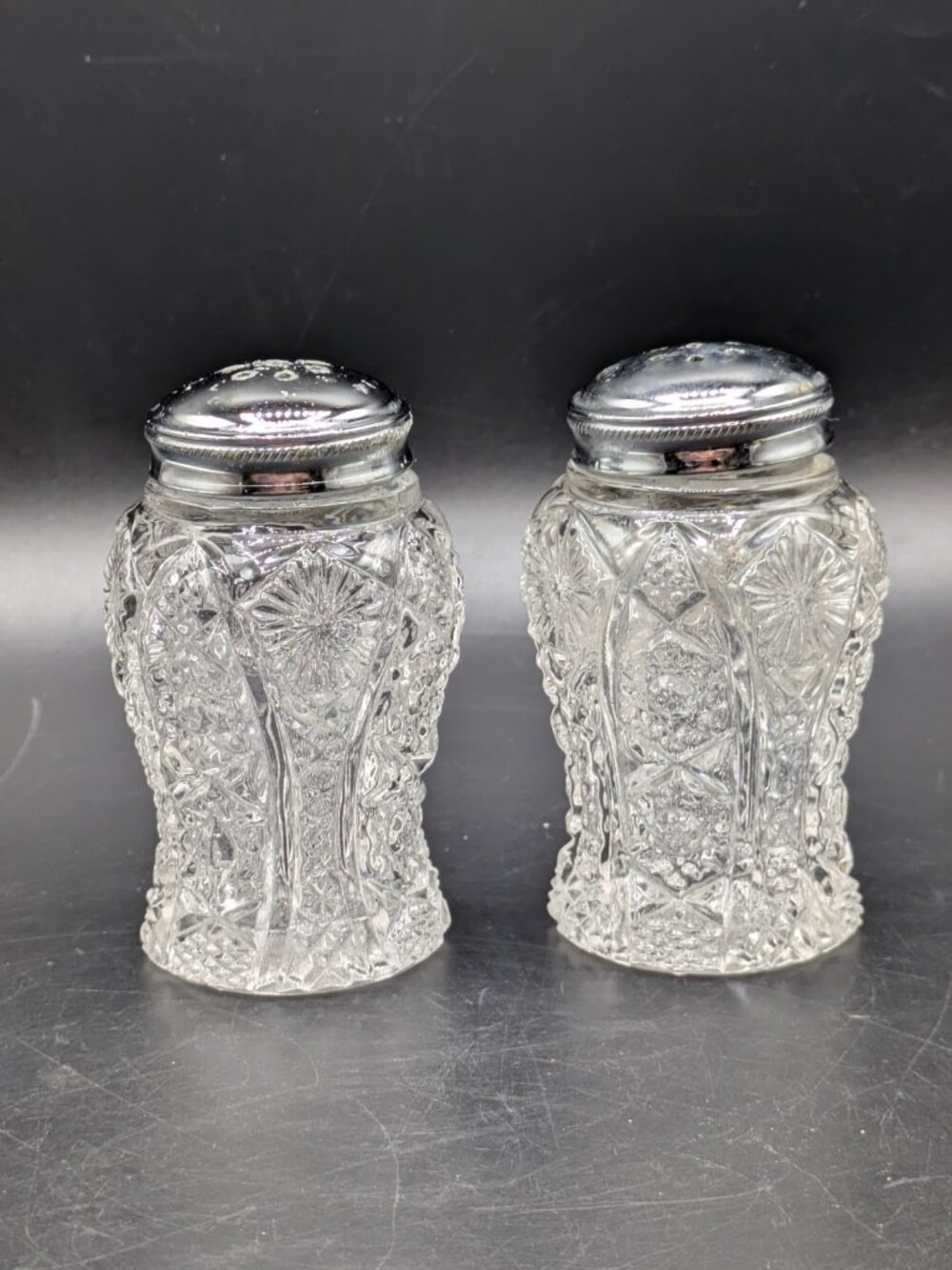 Vintage Imperial Glass Daisy and Button Salt and Pepper Shaker Set 3.5"